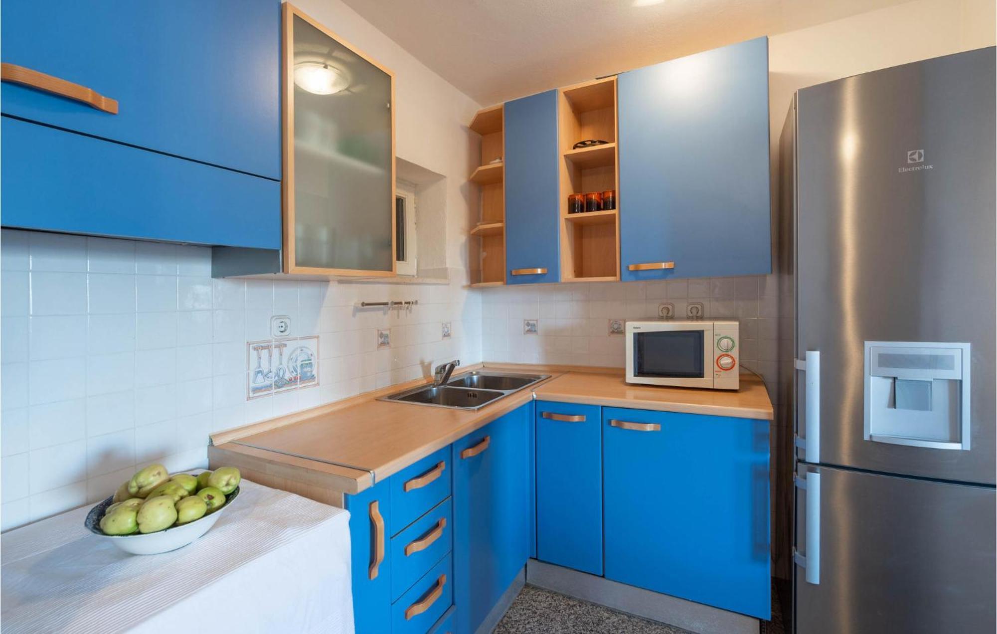 Cozy Home In Postira With Kitchen Exterior foto