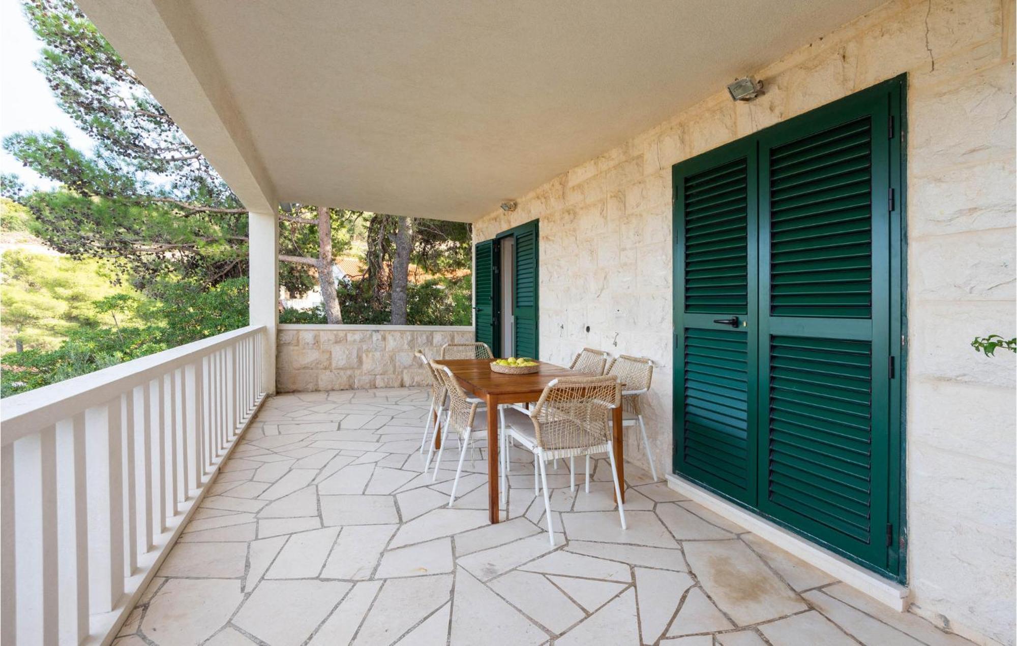 Cozy Home In Postira With Kitchen Exterior foto